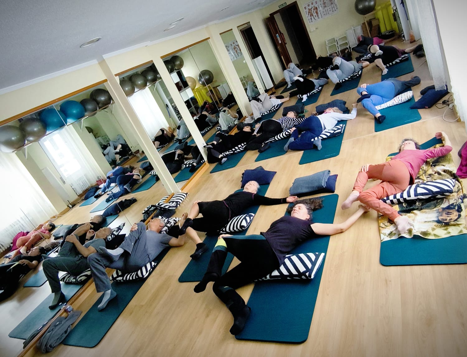 FISIOTERAPIA ,ESTUDIO DE PILATES Y ENTRENAMIENTO FUNCIONAL